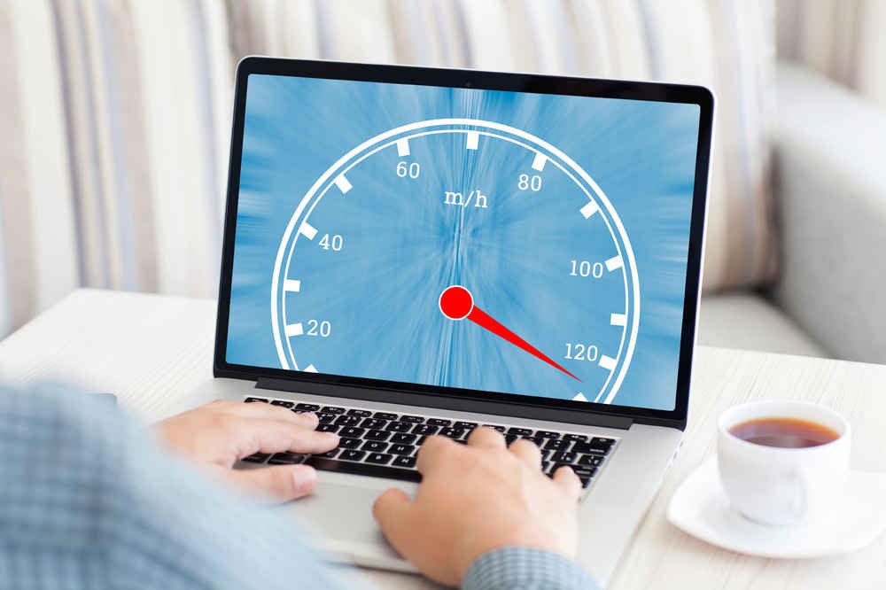 Diensten van Zwartbeeld 12 laptop-snelheidsmeter-zwartbeeld